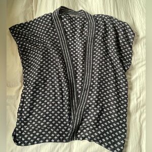 LOFT Navy & white kimono-style lightweight wrap sz XS/S